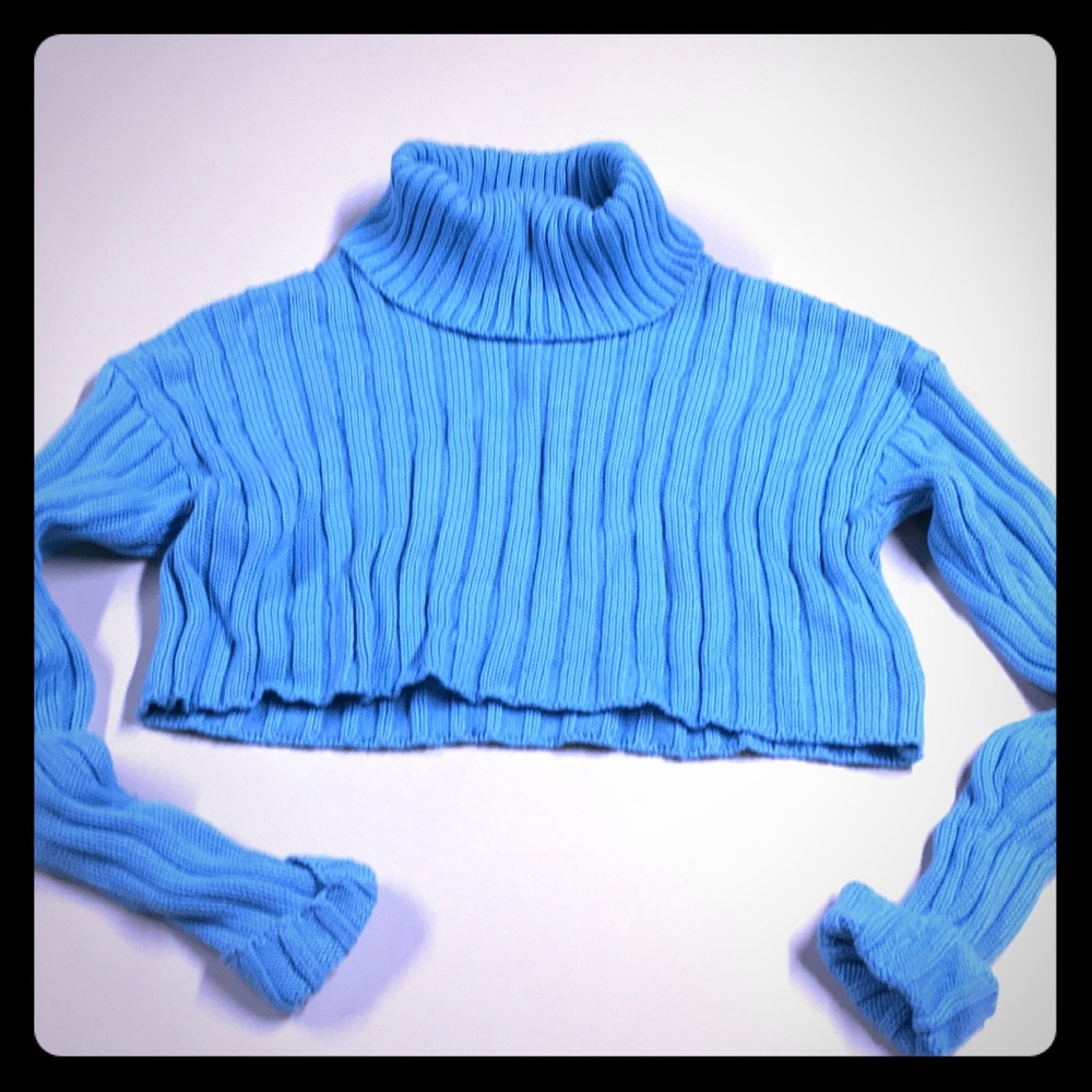 Cropped Turtle Neck Sweater
